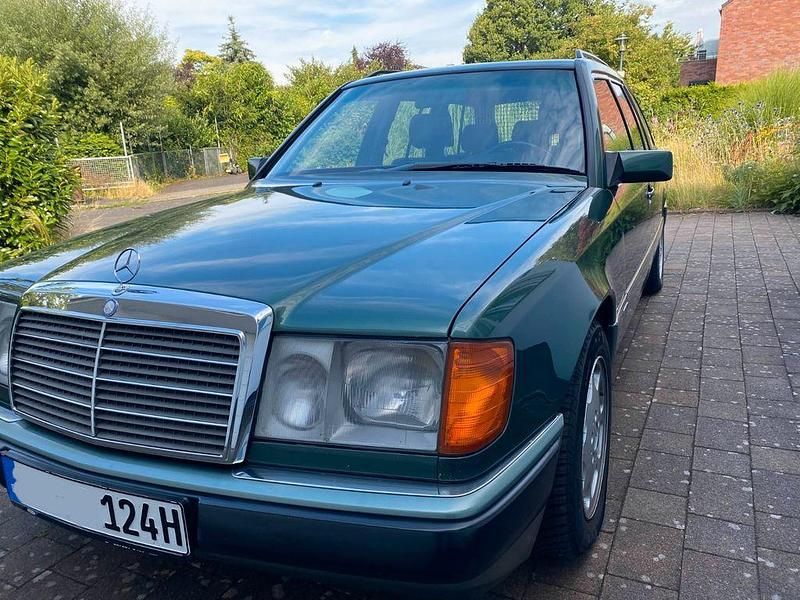 Gebraucht Mercedes E320 Classic 220 PS (161 kW) 1992 Grün Kombi
