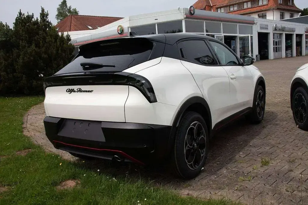Gebraucht Alfa Romeo Junior Tech Edition 145 PS (106 kW) 2025 Weiß SUV