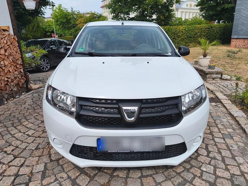 Weiß Gebraucht 2014 Dacia Sandero Essentiel Kleinwagen | 2.999 € (Superpreis) - Bild 1/4