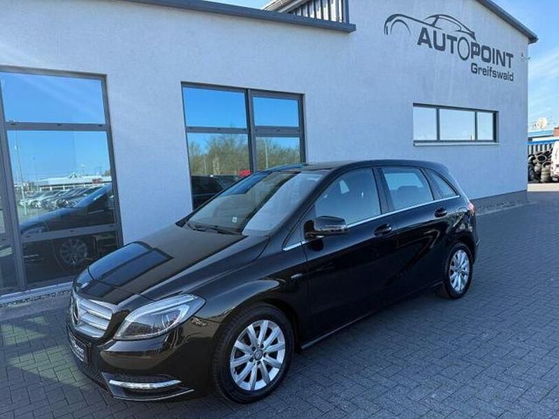 Gebraucht Mercedes B180 109 PS (80 kW) 2012 Schwarz Van / Kleinbus