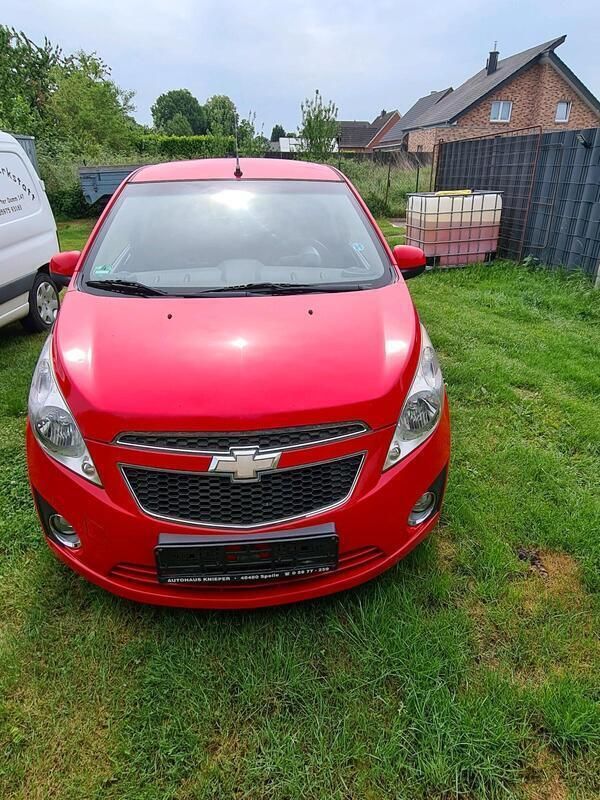 Rot Gebraucht 2011 Chevrolet Spark Kleinwagen | 2.200 € (Etwas zu teuer) - Bild 1/4