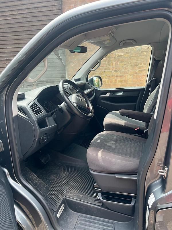 Second-hand VW Caravelle 204 CP (150 kW) 2017 Gri Van