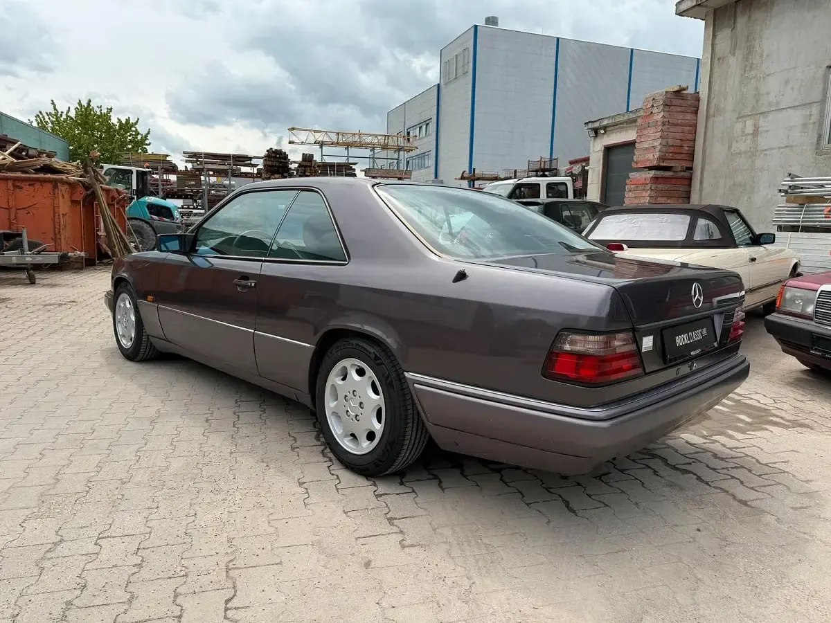 Brugt Mercedes E220 150 HK (110 kW) 1994 Grå Coupe
