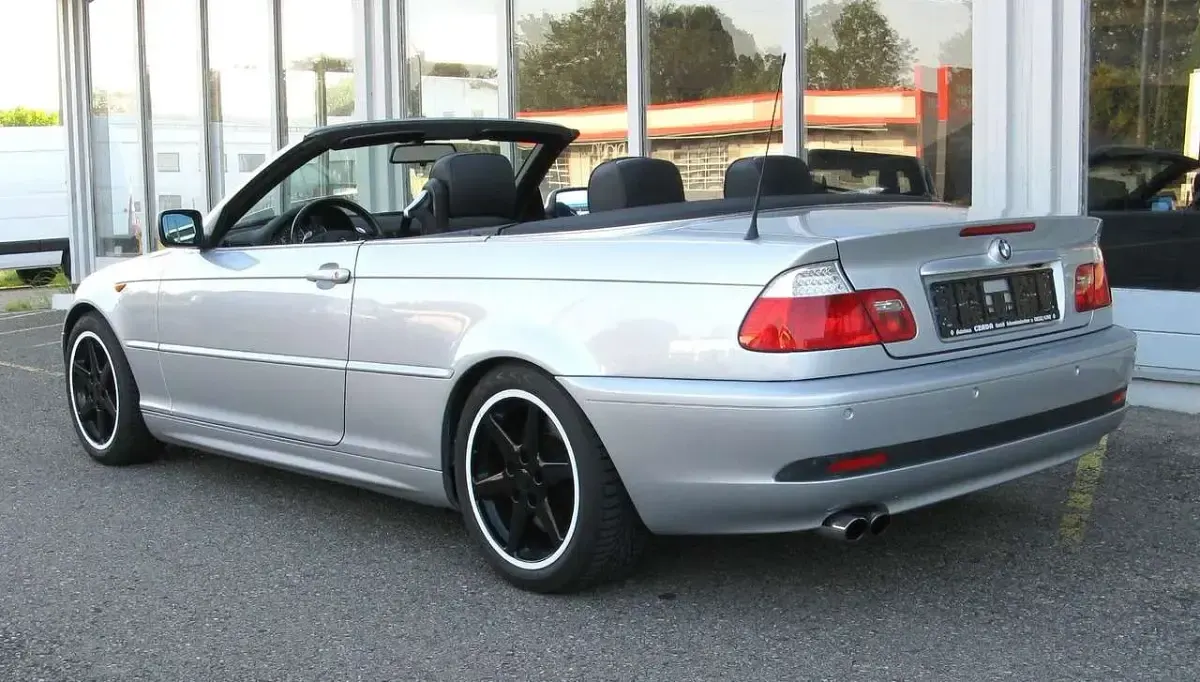 Gebraucht BMW 330 Cabriolet 231 PS (169 kW) 2003 Titansilber metallic Cabrio