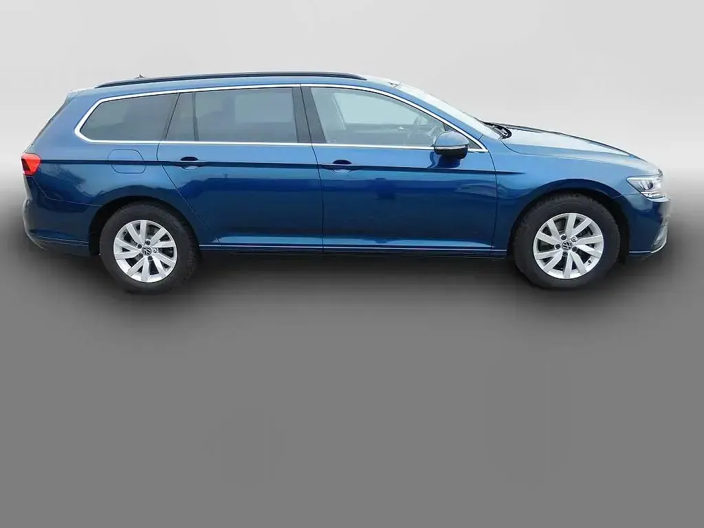 Usata VW Passat 122 CV (89 kW) 2022 Blu Station wagon