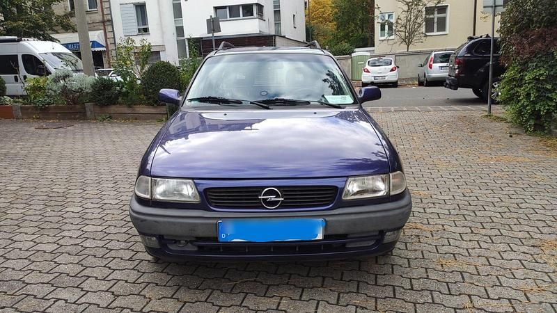 Blau Gebraucht 1996 Opel Astra Kombi | 1.500 € (Fairer Preis) - Bild 1/4