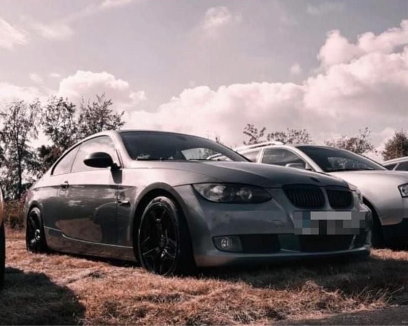 Grau Gebraucht 2007 BMW 330 Coupé | 6.600 € (Superpreis) - Bild 1/4