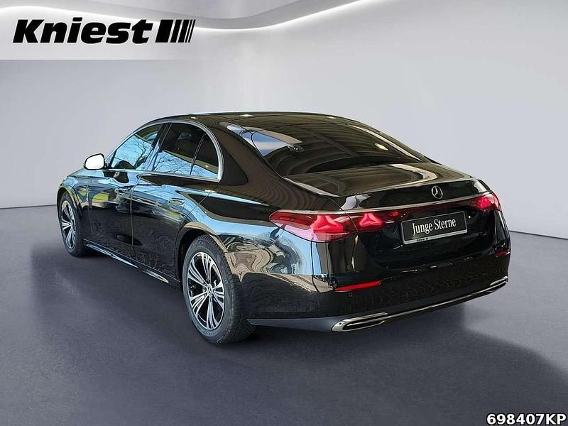 Gebraucht Mercedes E220 Avantgarde 197 PS (144 kW) 2023 Metalliclack obsidianschwarz m Limousine