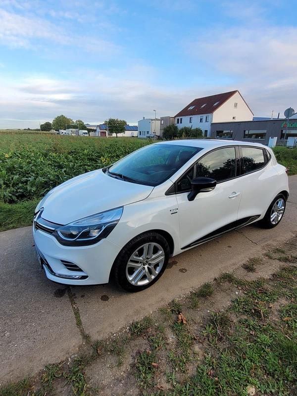 Weiß Gebraucht 2019 Renault Clio IV Collection Kleinwagen | 9.700 € (Guter Preis) - Bild 1/4