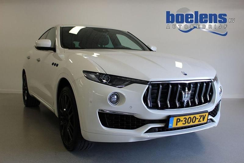 Weiß Gebraucht 2022 Maserati Levante SUV | 75.371 € - Bild 1/4