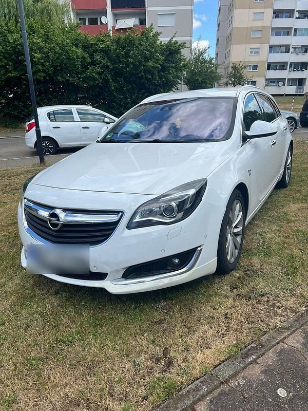 Weiß Gebraucht 2016 Opel Insignia OPC Kombi | 10.000 € (Guter Preis) - Bild 1/4