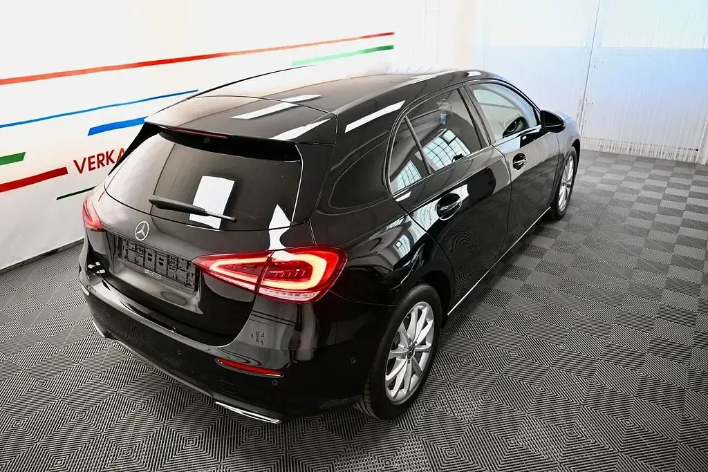 Gebraucht Mercedes A200 Progressive 150 PS (110 kW) 2021 Kosmosschwarz  metalliclack Limousine