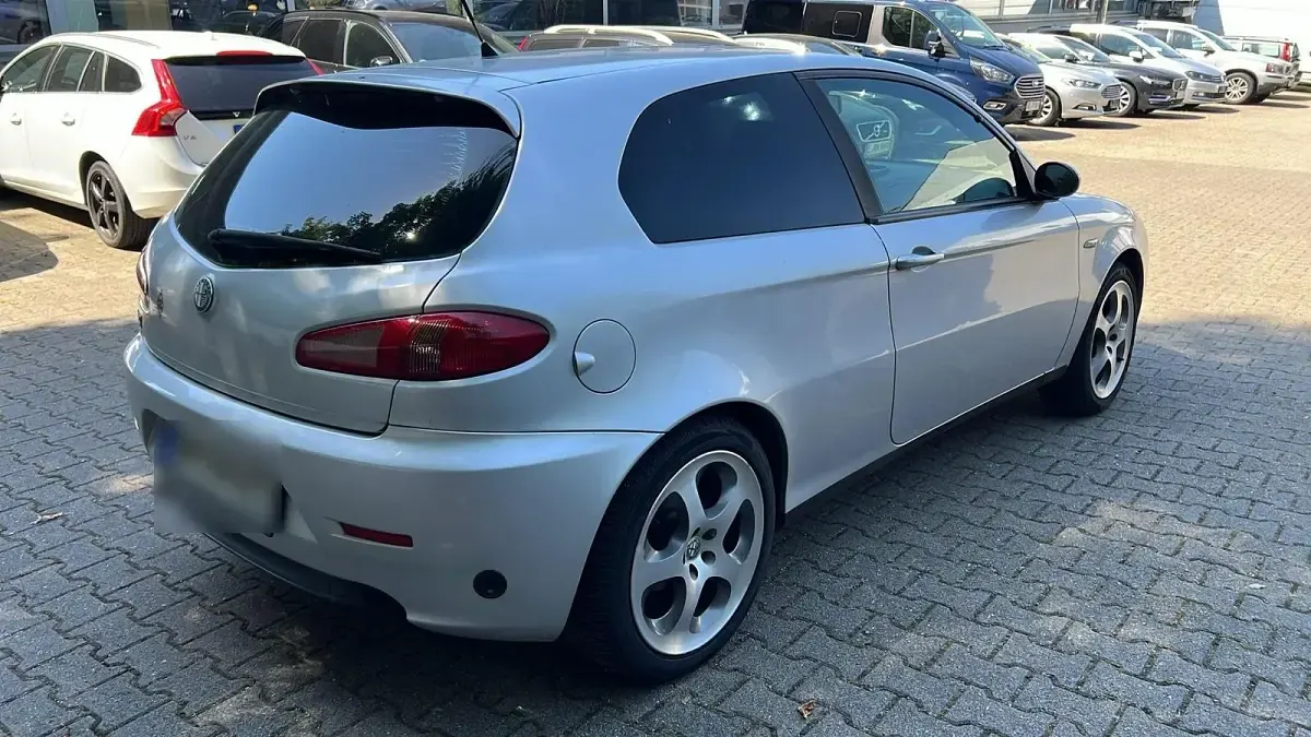 Gebraucht Alfa Romeo 147 120 PS (88 kW) 2007 Grau Kleinwagen