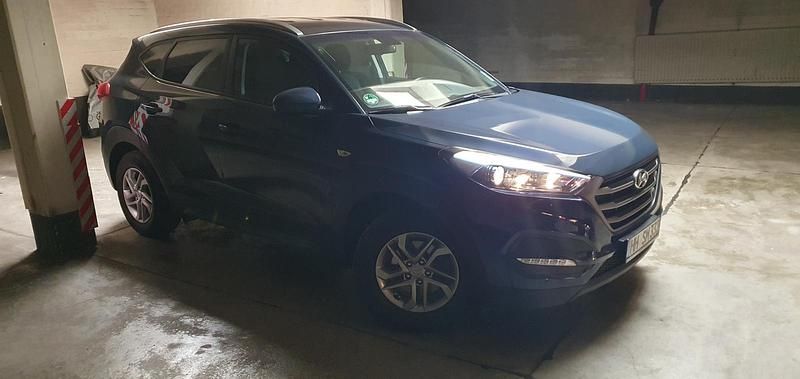 Blau Gebraucht 2018 Hyundai Tucson SUV | 13.690 € (Superpreis) - Bild 1/4