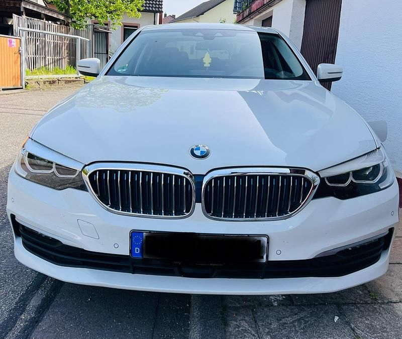Weiß Gebraucht 2019 BMW 530e iPerformance Limousine | 22.500 € (Fairer Preis) - Bild 1/4