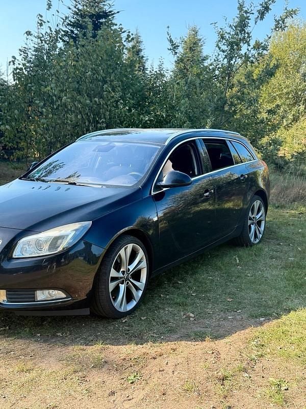 Schwarz Gebraucht 2009 Opel Insignia Kombi | 3.150 € (Superpreis) - Bild 1/4