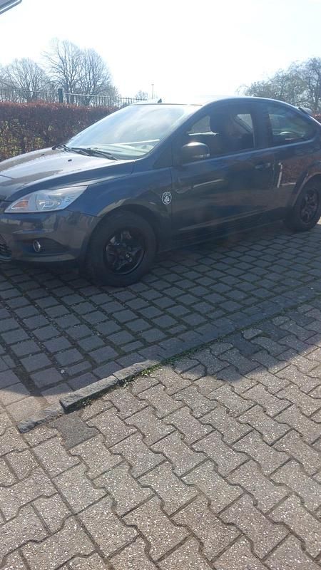 Gebraucht Ford Focus 2010 Grau Limousine