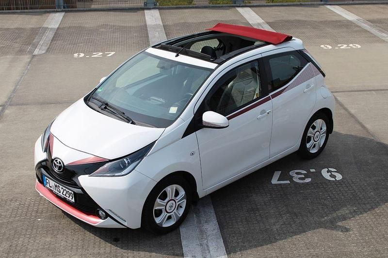 Weiß Gebraucht 2017 Toyota Aygo Kleinwagen | 8.490 € (Fairer Preis) - Bild 1/4