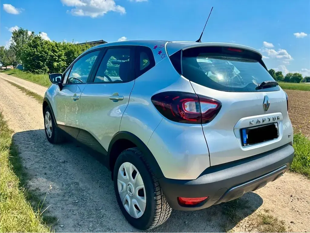 Używany Renault Captur 90 KM (66 kW) 2017 Srebrny SUV