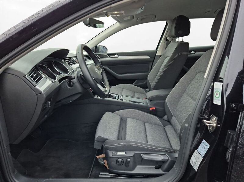 Gebraucht VW Passat Business 150 PS (110 kW) 2023 Deep black perleffekt Kombi