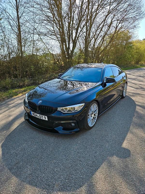 Schwarz Gebraucht 2017 BMW 425 Coupé | 19.990 € - Bild 1/4