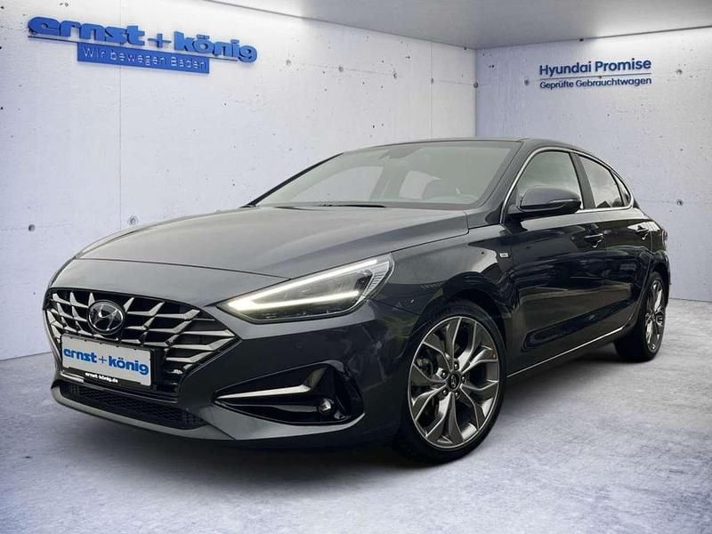 Dark knight Gebraucht 2022 Hyundai i30 Prime Coupé | 22.970 € (Fairer Preis) - Bild 1/4