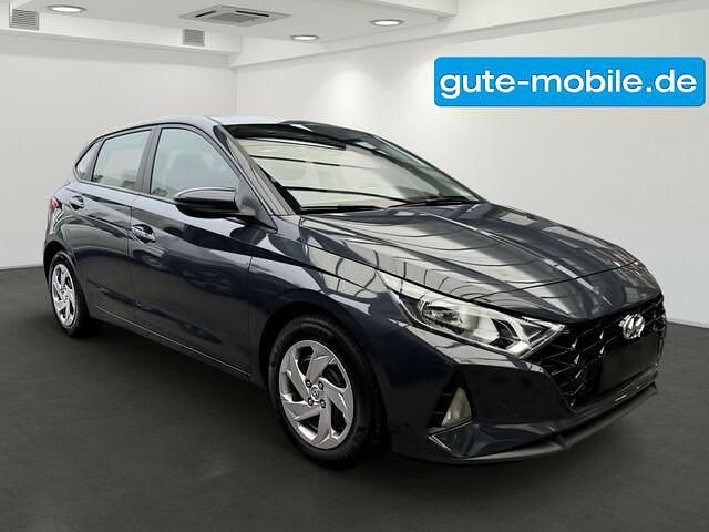 Gebraucht Hyundai i20 Select 101 PS (74 kW) 2023 Aurora grey / met Limousine