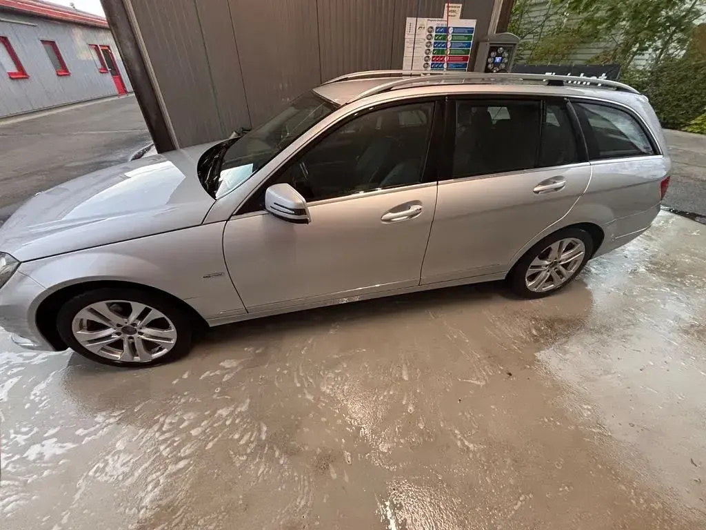 Gebraucht Mercedes C200 Avantgarde 136 PS (100 kW) 2011 Silber Limousine