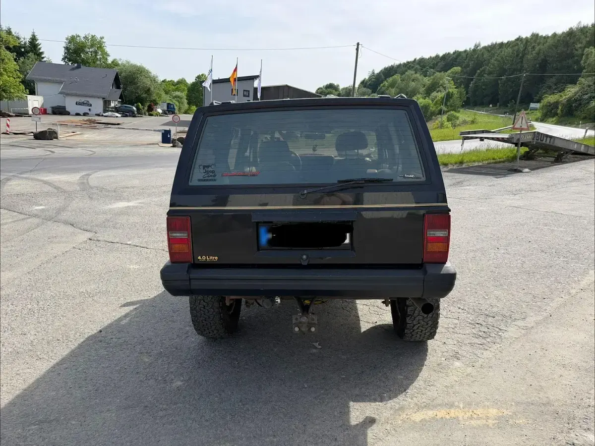 Gebraucht Jeep Cherokee Limited 185 PS (136 kW) 1991 Schwarz SUV