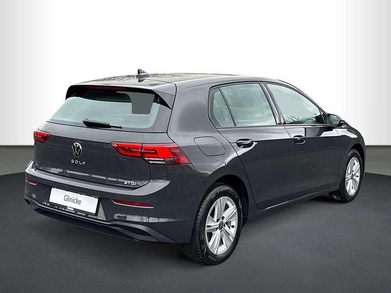 Gebraucht VW Golf VIII Life 131 PS (96 kW) 2022 Uranograu Limousine