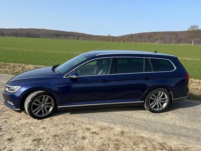 Gebraucht VW Passat Highline 190 PS (139 kW) 2019 Blau Kombi