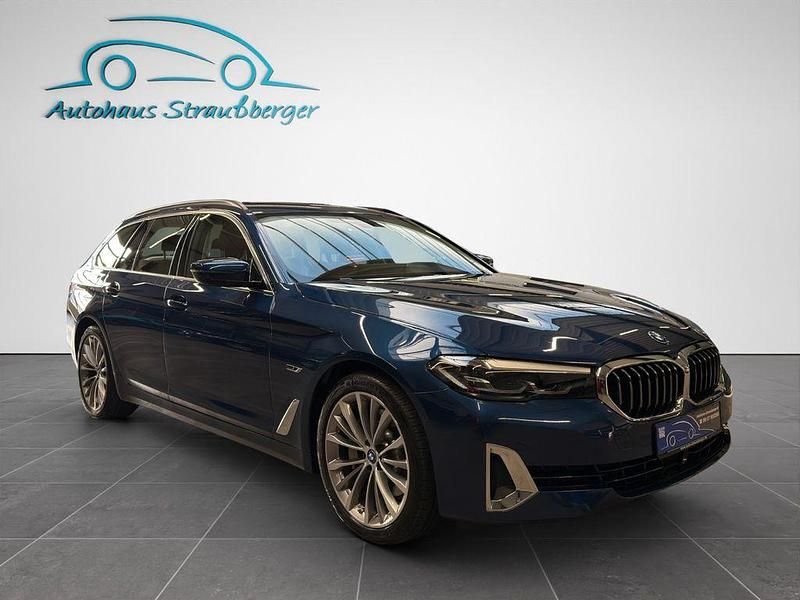 Gebraucht BMW 530e Luxury Line 292 PS (214 kW) 2023 Blau Kombi