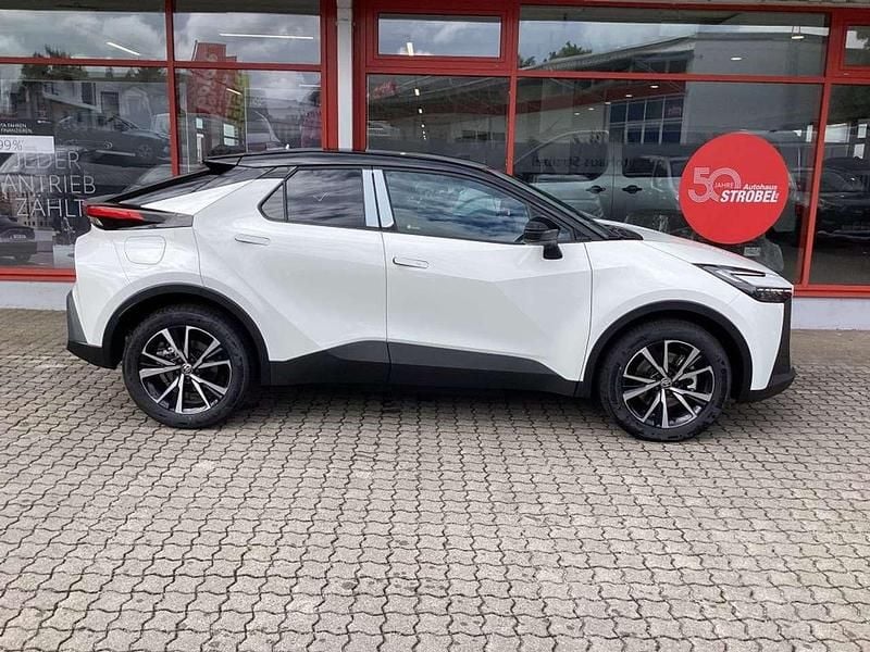 Neu Toyota C-HR 197 PS (144 kW) 2025 Platinumweiss perleffekt/schwa SUV