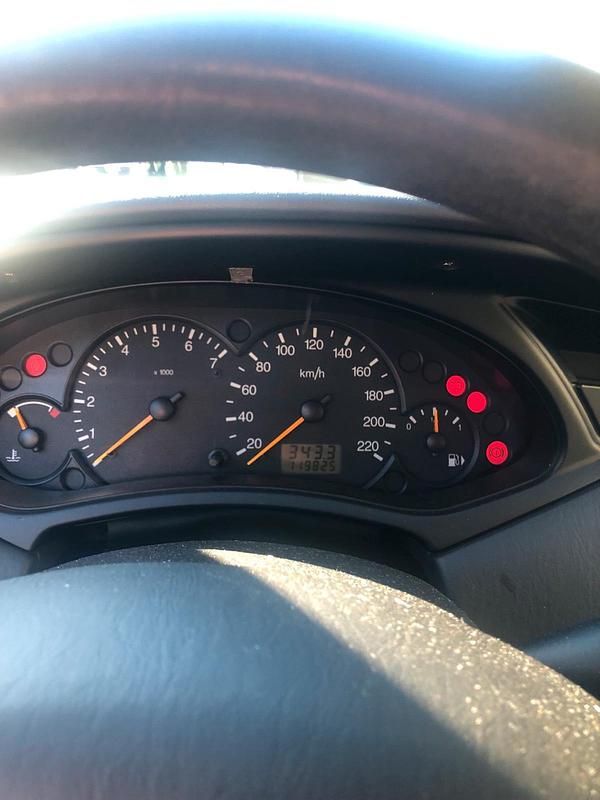 Second-hand Ford Focus 90 CP (66 kW) 2000 Gri Berlinǎ