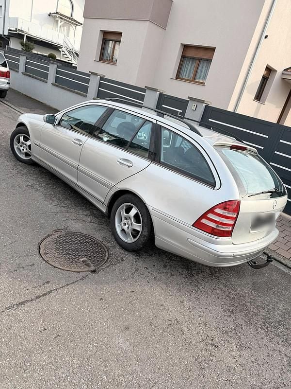 Gebraucht Mercedes C220 Avantgarde 150 PS (110 kW) 2004 Silber Kombi