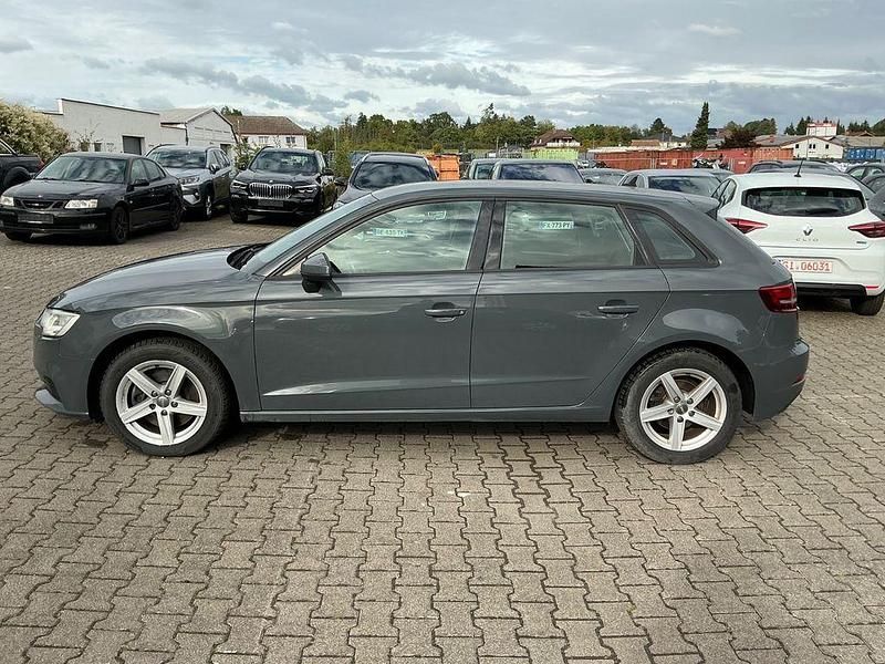 Gebraucht Audi A3 150 PS (110 kW) 2019 Grau Limousine