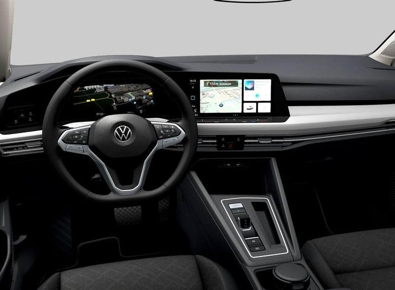 Gebraucht VW Golf VIII Life 150 PS (110 kW) 2022 Grau / mondstein grau Kombi