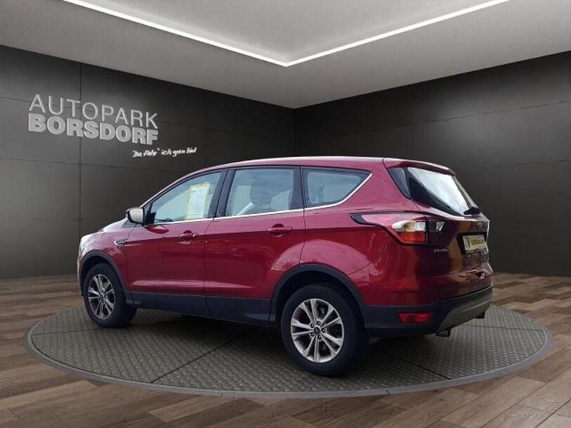 Gebraucht Ford Kuga Trend 150 PS (110 kW) 2017 Rot SUV