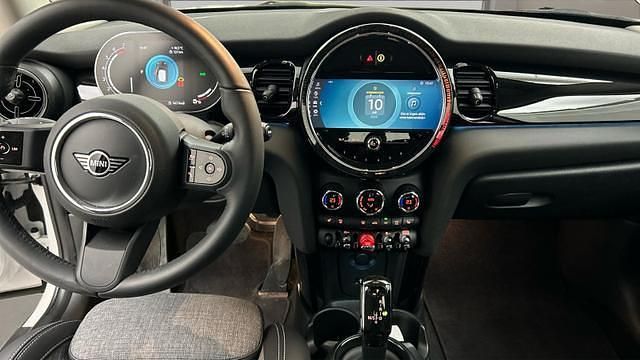 Weiß weiß Gebraucht 2024 Mini Cooper S Kleinwagen | 32.422 € (Etwas zu teuer) - Bild 1/2