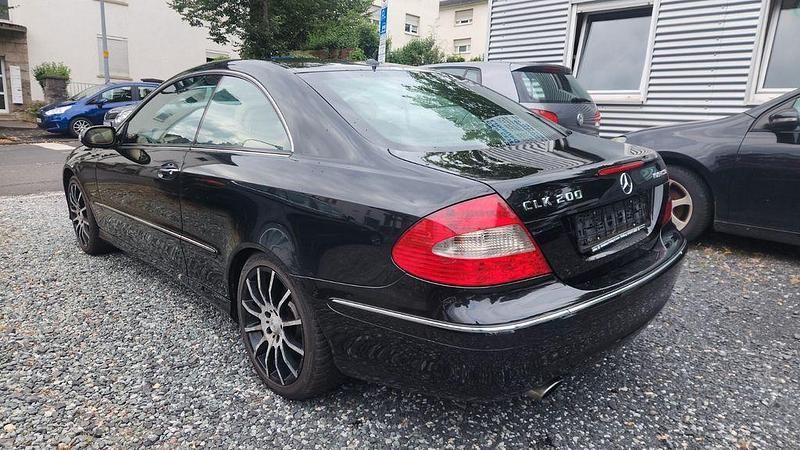 Gebraucht Mercedes CLK200 184 PS (135 kW) 2008 Obsidianschwarz  metalliclack Coupé