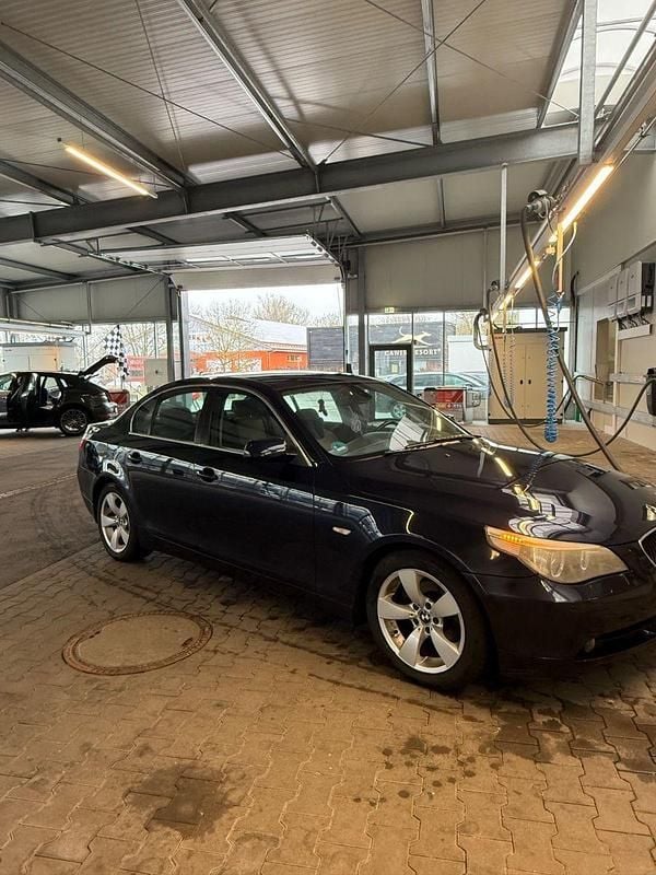 Second-hand BMW 525 177 CP (130 kW) 2005 Albastru Berlinǎ