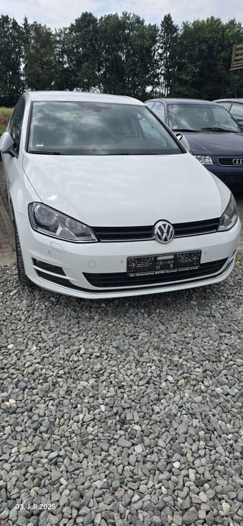 Weiß Gebraucht 2016 VW Golf VII CLUB Limousine | 11.499 € (Fairer Preis) - Bild 1/4