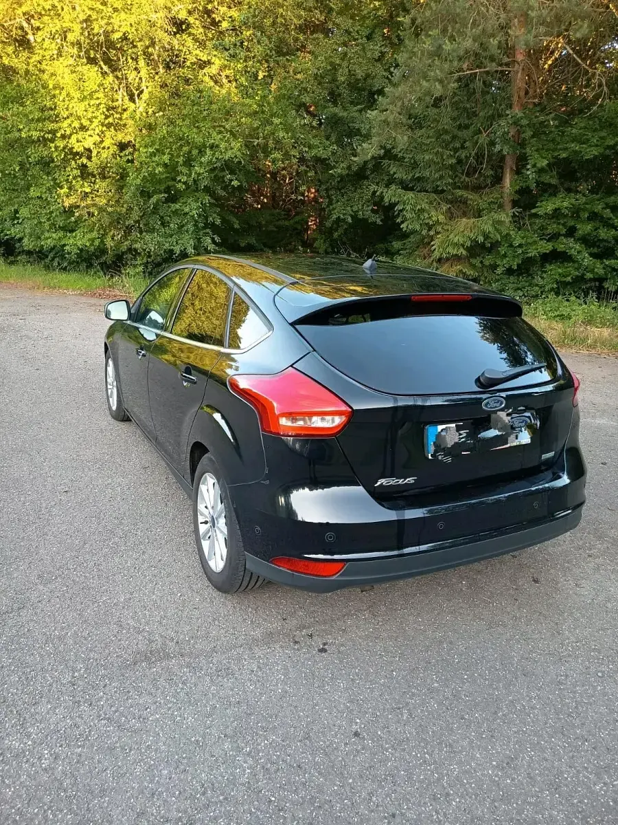 Gebraucht Ford Focus Titanium 125 PS (91 kW) 2017 Schwarz Limousine
