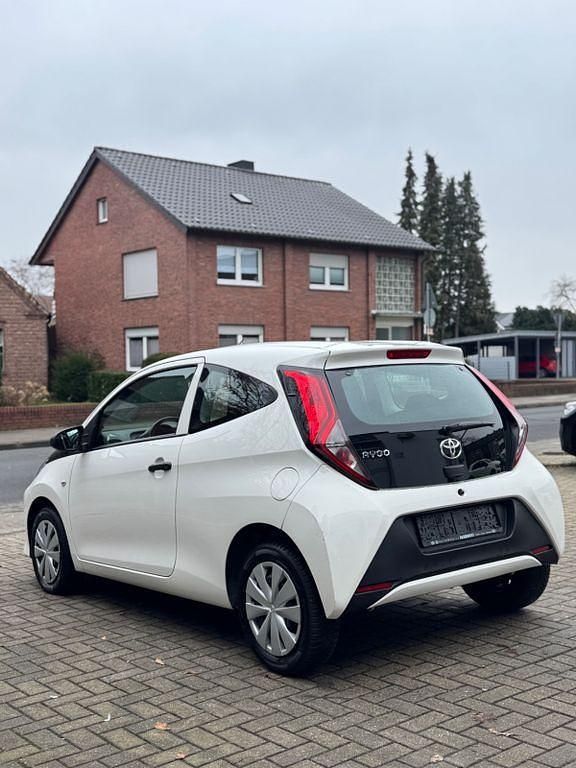 Gebraucht Toyota Aygo 72 PS (52 kW) 2018 Weiß Kleinwagen