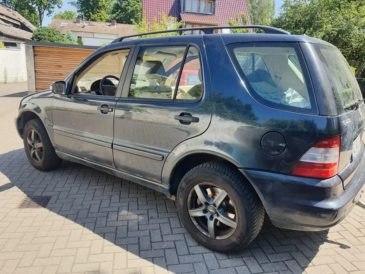 Gebraucht Mercedes ML270 163 PS (119 kW) 2002 Blau SUV
