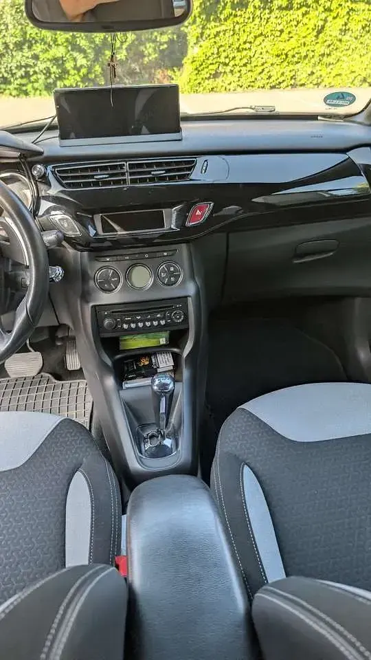 Gebraucht Citroën DS3 95 PS (69 kW) 2012 Limousine