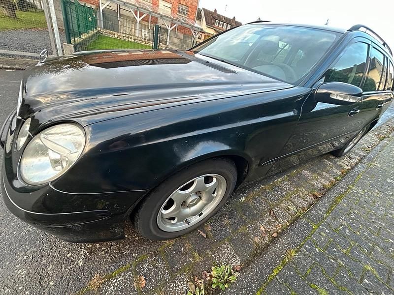 Gebraucht Mercedes E220 150 PS (110 kW) 2004 Schwarz Kombi