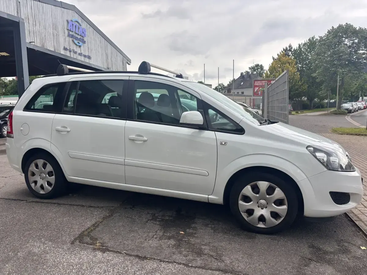 Gebraucht Opel Zafira 120 PS (88 kW) 2014 Weiß Van / Kleinbus