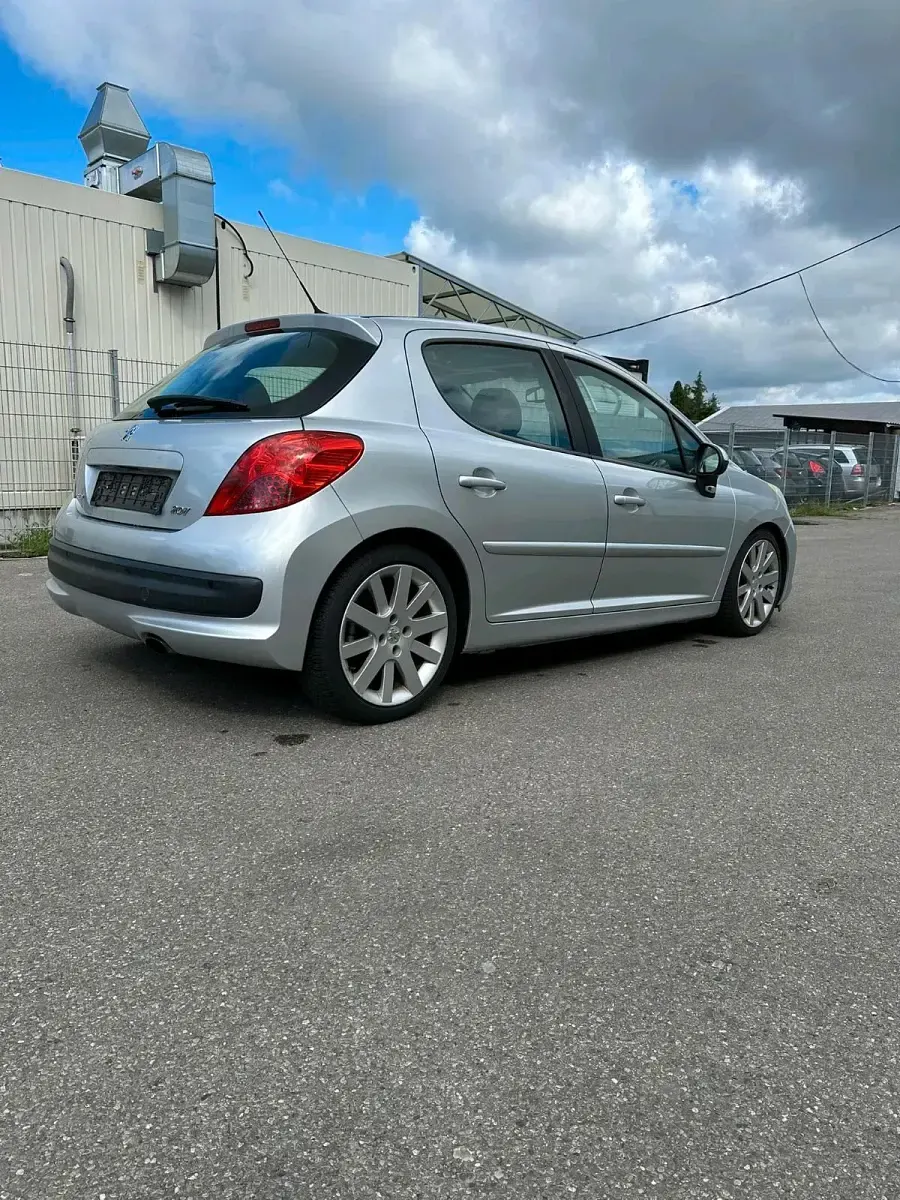 Gebraucht Peugeot 207 150 PS (110 kW) 2008 Silber Limousine