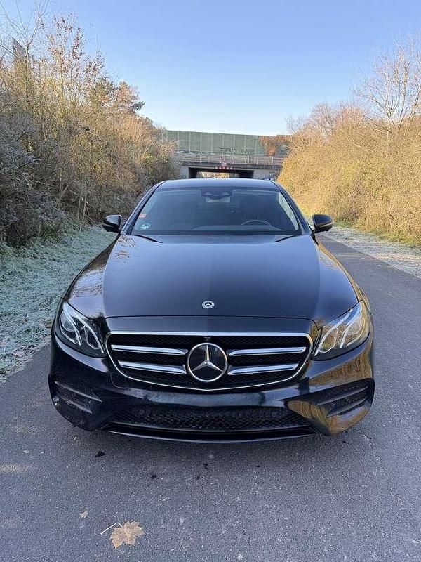 Schwarz Gebraucht 2020 Mercedes E300 Limousine | 26.900 € (Etwas zu teuer) - Bild 1/4